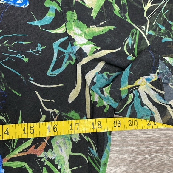 NWT Le Gali Black Floral Chiffon Flutter Bell Sleeve V-Neck Dress 12 - Picture 11 of 16